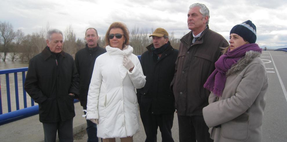 La Presidenta de Aragón visita las zonas afectadas por la crecida del Ebro