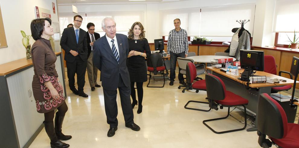 Francisco Bono visita el Espacio Empresas del Inaem en Teruel