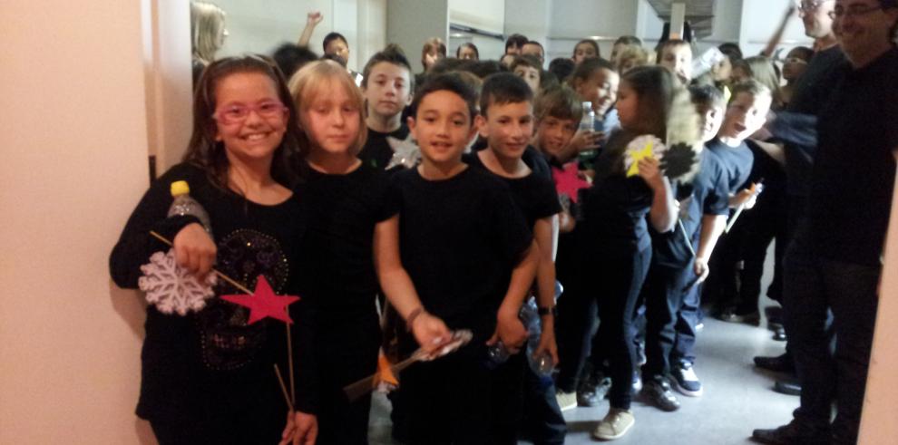 Las voces de cerca de 1.300 alumnos interpretan la cantata inédita ‘Ha pasado un ángel’