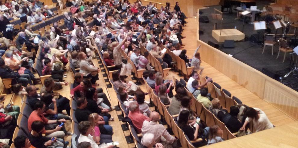 Las voces de cerca de 1.300 alumnos interpretan la cantata inédita ‘Ha pasado un ángel’