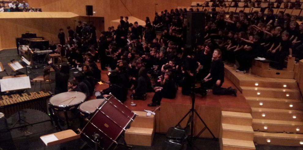 Las voces de cerca de 1.300 alumnos interpretan la cantata inédita ‘Ha pasado un ángel’