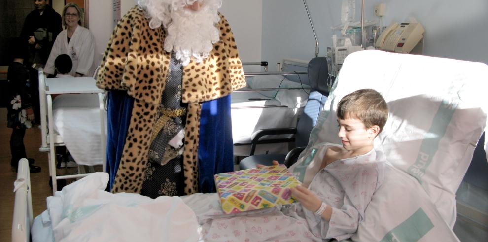 Los Reyes Magos visitan el Hospital Materno-Infantil Miguel Servet