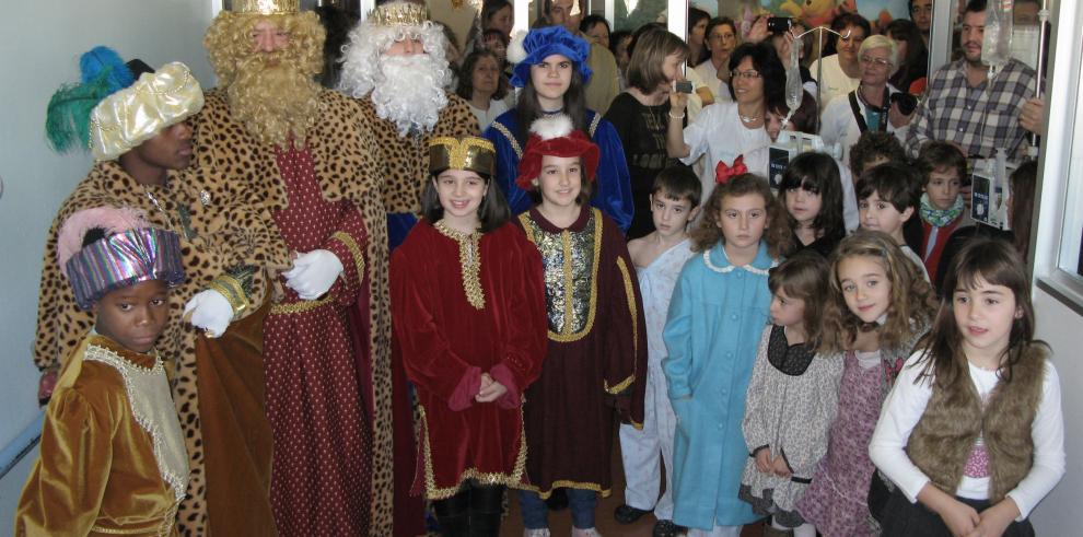 Los Reyes Magos visitan el Hospital Materno-Infantil Miguel Servet