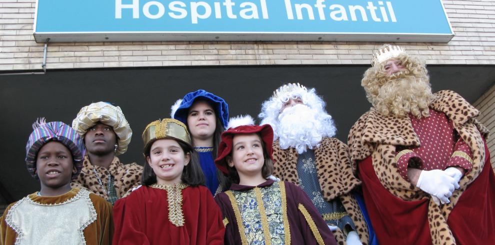 Los Reyes Magos visitan el Hospital Materno-Infantil Miguel Servet