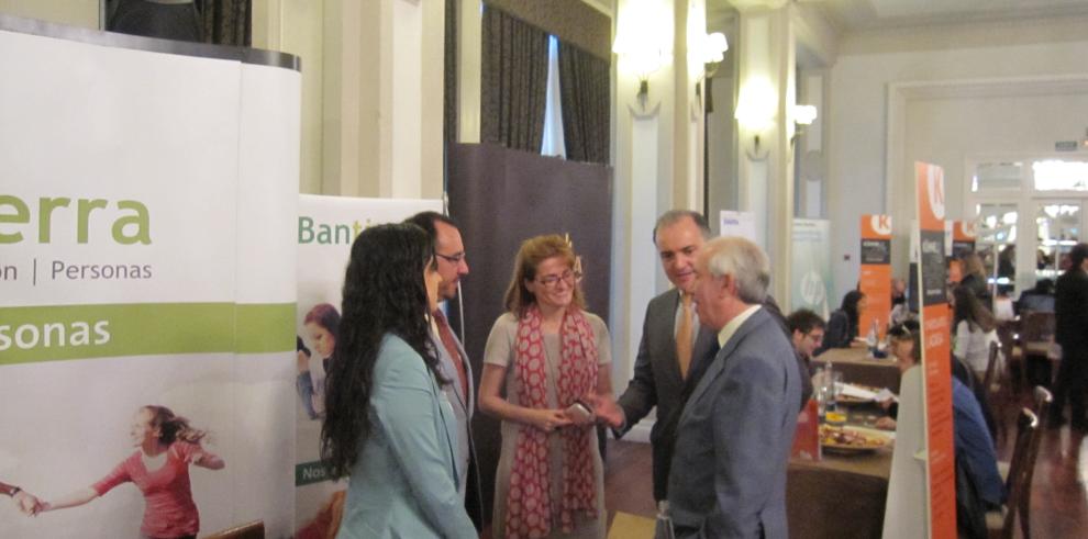 El Salón de Empleo Kühnel ofrece 350 becas y más de 530 puestos de trabajo