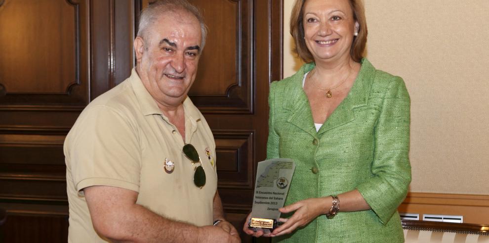 La Presidenta de Aragón recibe a los Veteranos del Sahara