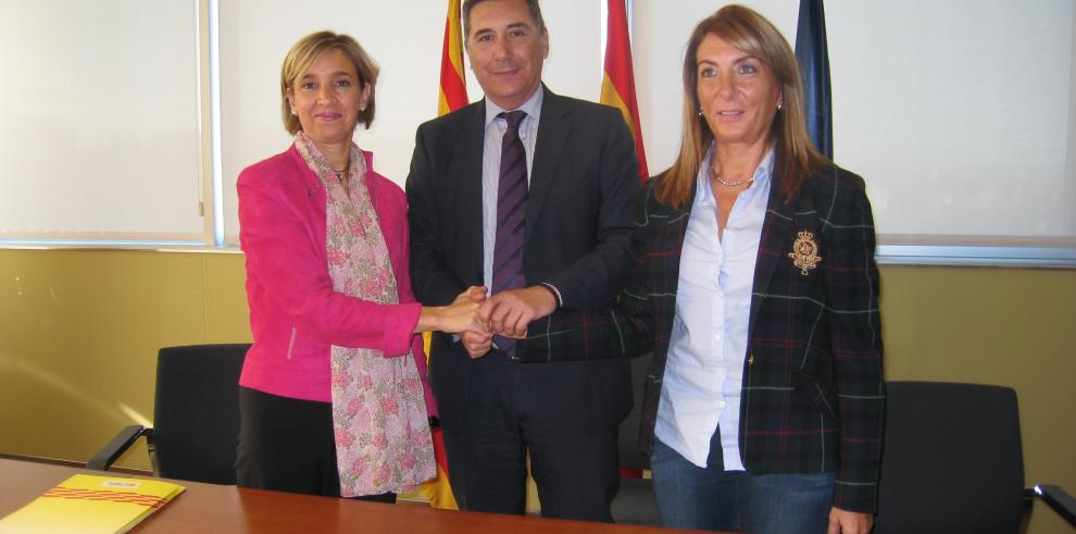 Colaboración Gobierno de Aragón y banca para la lucha contra la violencia hacia la mujer