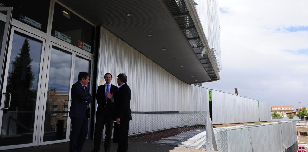 Oliván y Llombart visitan el Centro de Investigación Biomédica de Aragón 