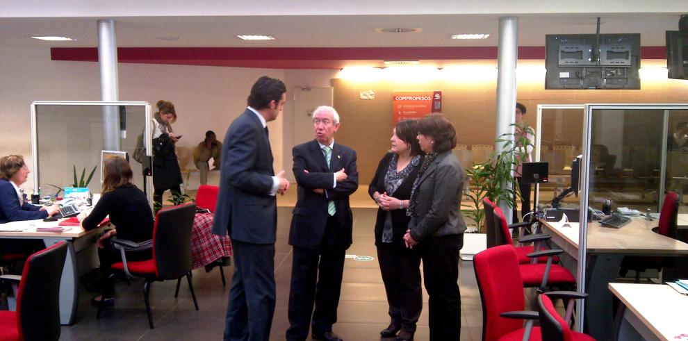 Francisco Bono visita el Espacio Empresas del Inaem en Huesca