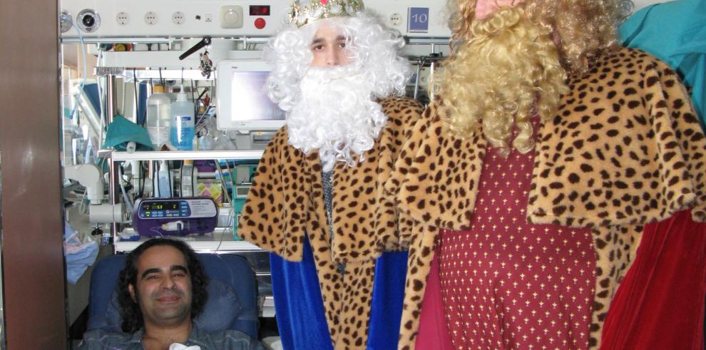 Los Reyes Magos han visitado a los niños del Hospital Materno Infantil Miguel Servet 