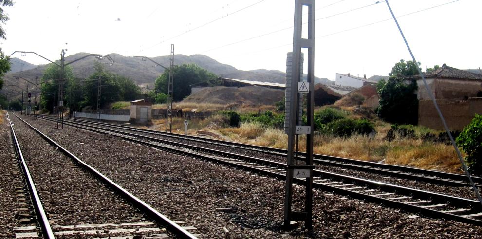 El consejero de Obras Públicas se ha reunido con Renfe para concretar mejoras en horarios y nuevas conexiones directas 