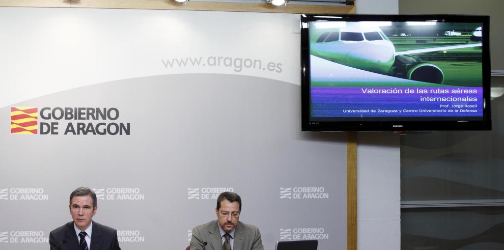 La existencia de un aeropuerto con conexiones internacionales resulta  básico para atraer inversiones en Aragón