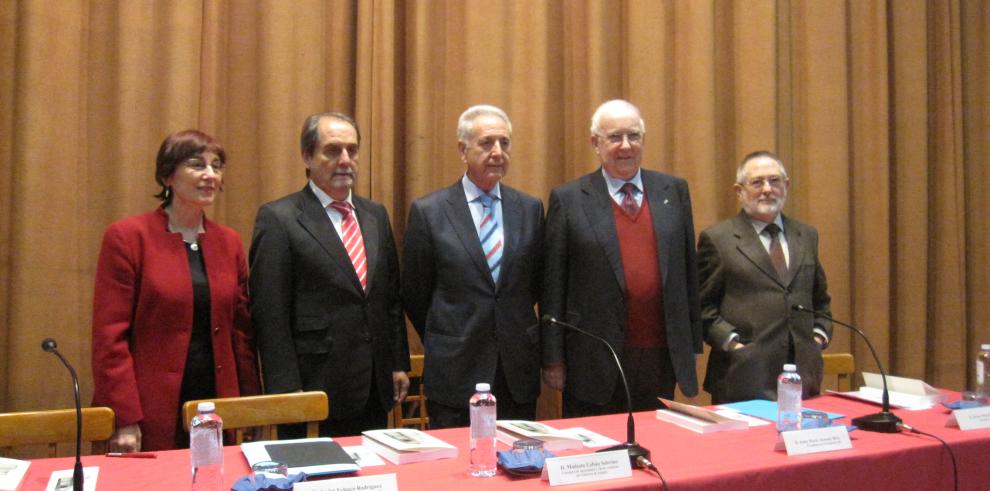 Modesto Lobón preside la presentación de un nuevo libro de la Fundación Seminario de Investigación para la Paz