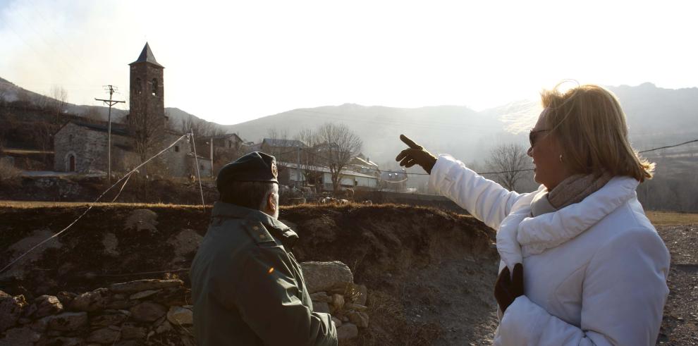 La Presidenta de Aragón se desplaza a la zona de incendio de Castanesa