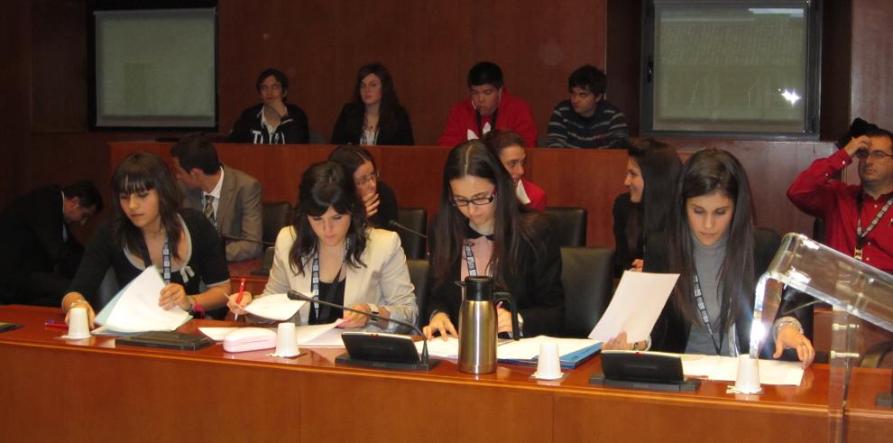 El Colegio Condes de Aragón /  IES Santa María del Pilar de Zaragoza, ganador del I Torneo de Debate