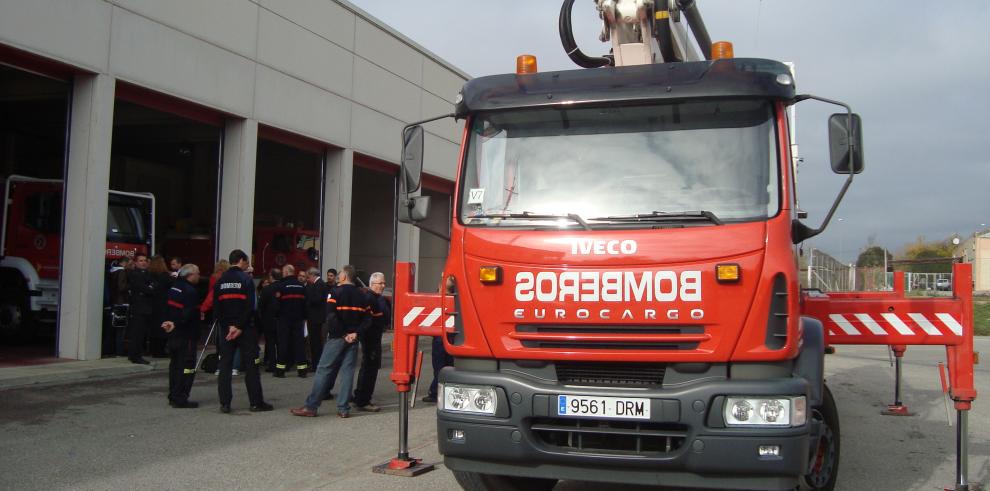 Suárez ensalza el trabajo que se realiza desde el parque de bomberos de la Comarca del Somontano