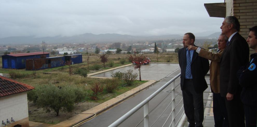 Suárez: “visitar los parques de bomberos nos sirve para conocer más a fondo los medios que operan en la Comunidad Autónoma”