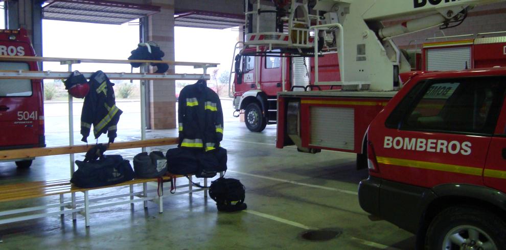 Suárez: “visitar los parques de bomberos nos sirve para conocer más a fondo los medios que operan en la Comunidad Autónoma”