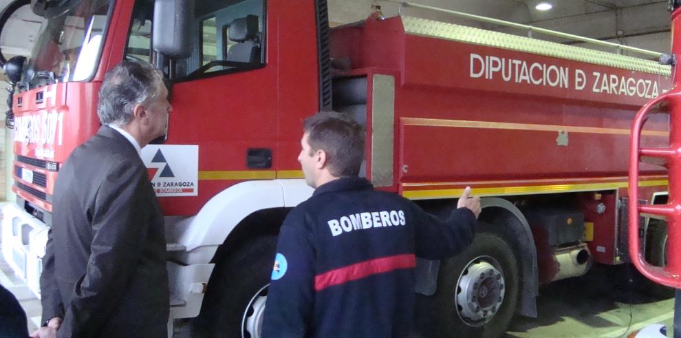 Suárez: “visitar los parques de bomberos nos sirve para conocer más a fondo los medios que operan en la Comunidad Autónoma”