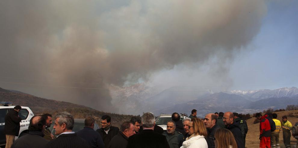 El Gobierno de Aragón hace un llamamiento a seguir las instrucciones del operativo y no adentrarse en el perímetro del incendio