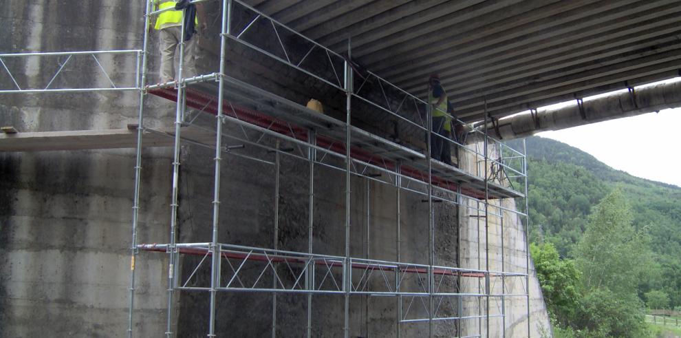 Obras Públicas acondiciona el puente sobre el Barranco Remascaro en Cerler 