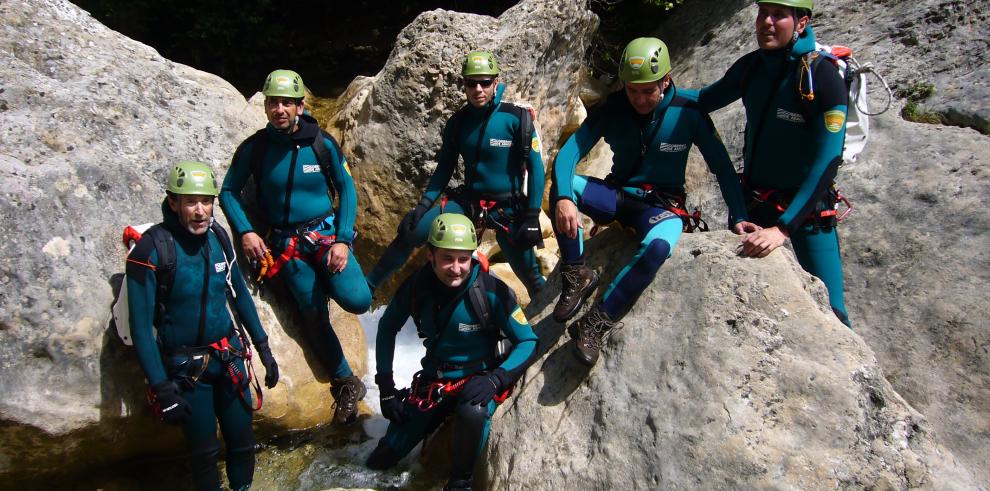 Agentes de Protección de la Naturaleza vigilan el interior de los barrancos de la Sierra de Guara