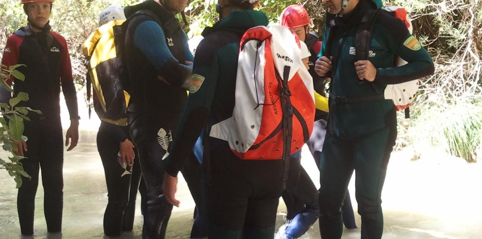 Agentes de Protección de la Naturaleza vigilan el interior de los barrancos de la Sierra de Guara