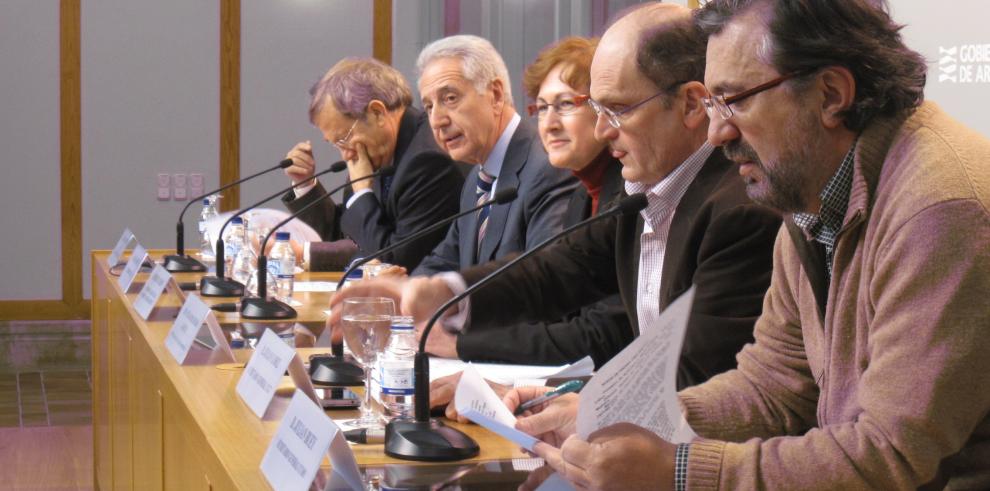 Gobierno de Aragón, patronal y sindicatos abogan por el diálogo para impulsar políticas medioambientales