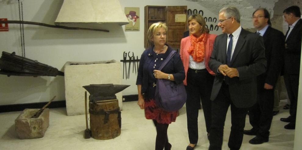 Serrat visita el Museo de Teruel 