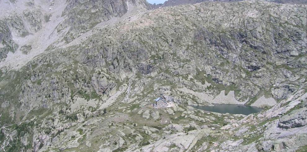 Los ibones de Bachimaña estrenan refugio de montaña