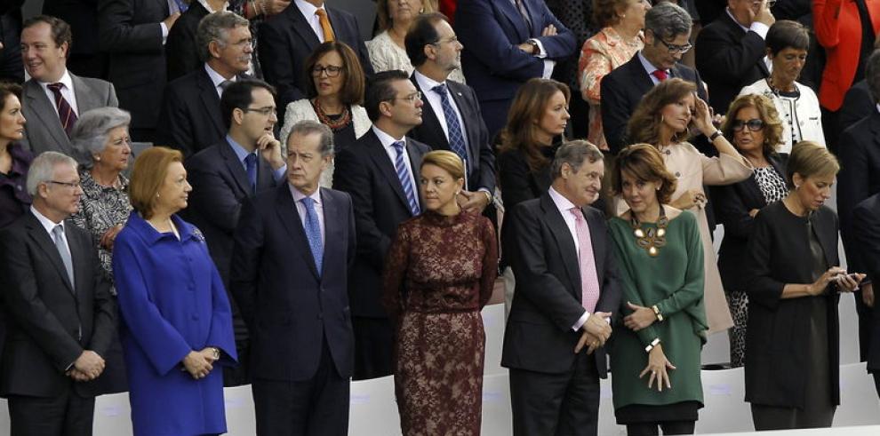 Luisa Fernanda Rudi asiste al Acto Solemne de Homenaje a la Bandera Nacional y al Desfile Militar