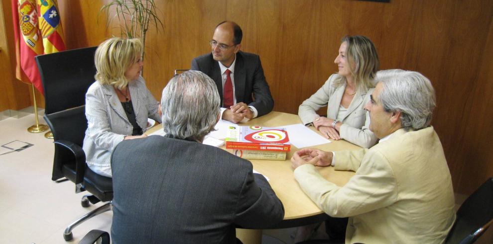 La consejera de Educación recibe al rector de la Universidad San Jorge