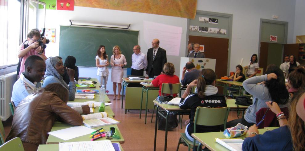 Dolores Serrat visita el IFPE Montearagón de Huesca