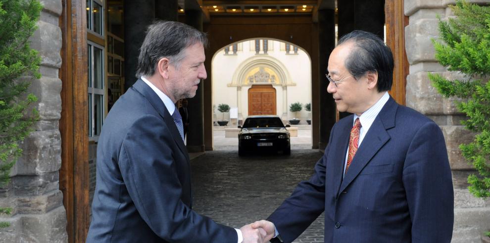 Marcelino Iglesias traslada al embajador de Japón la solidaridad de Aragón con el pueblo japonés tras el terremoto sufrido en el país