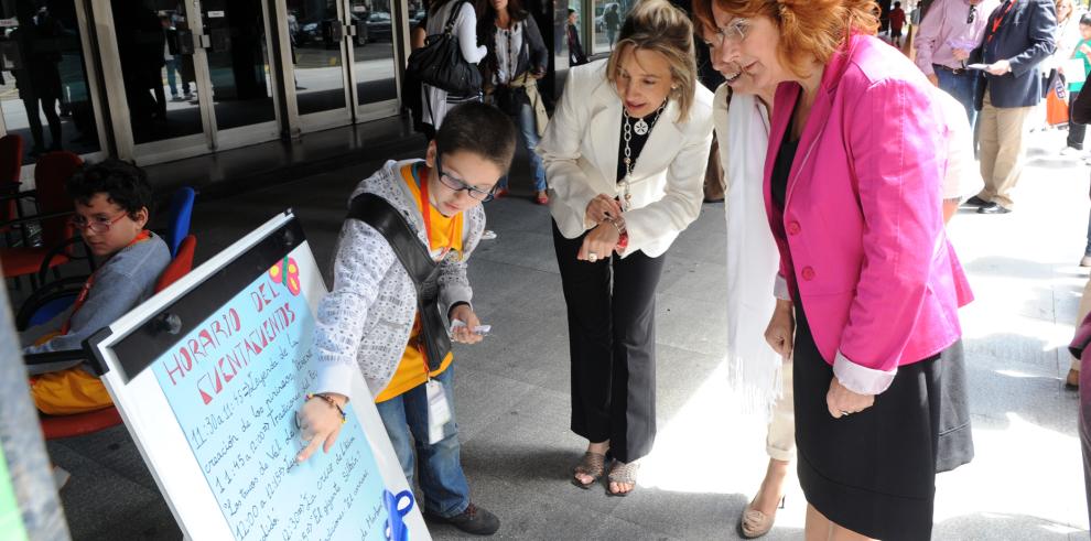 Más de 400 niños de quinto y sexto de Primaria comercializan los productos elaborados en sus cooperativas