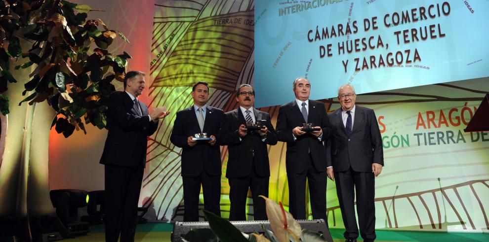 Carlos Barrabés recibe el premio Aragón 2011 y las Cámaras de Comercio e Industria de Huesca, Zaragoza y Teruel, el Premio Aragón Internacional