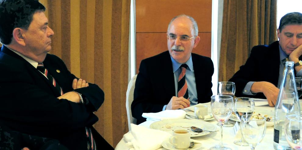 El consejero de Economía, Hacienda y Empleo inaugura la octava edición del Título de Experto en Información Económica 