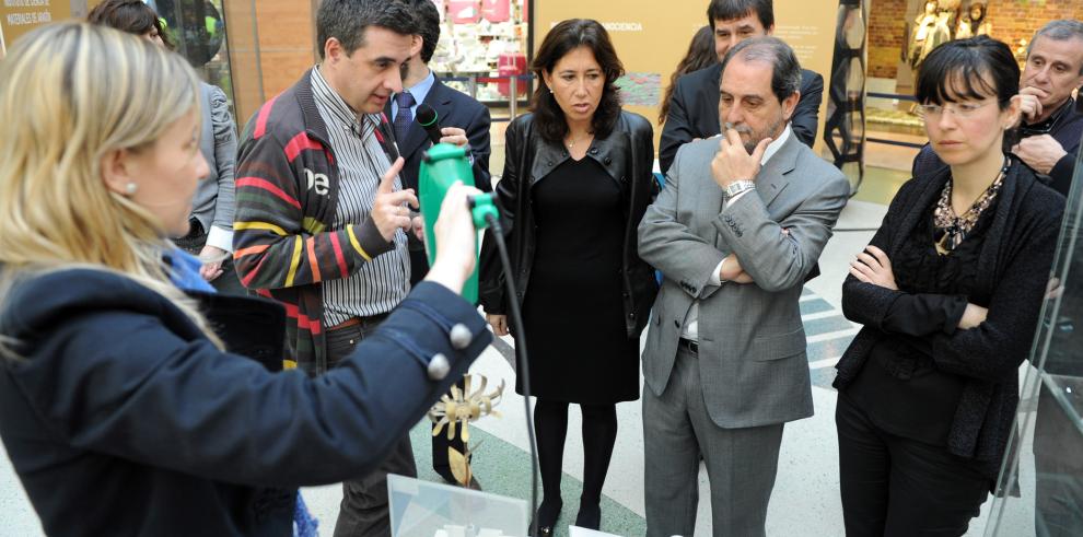 El consejero de Ciencia, Tecnología y Universidad ha visitado la exposición ‘Miguel Servet. Nuestro científico más grande en el corazón de zaragoza’ 