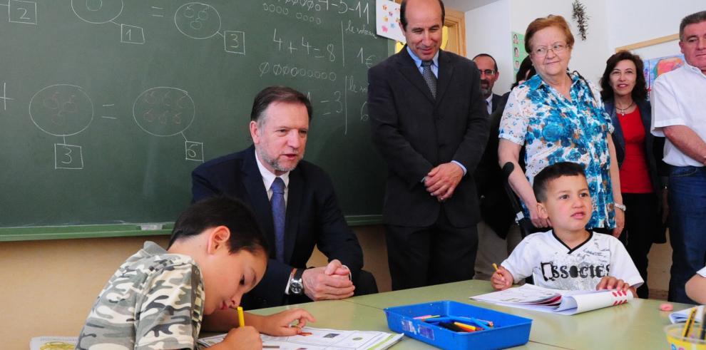 Marcelino Iglesias ha visitado la Escuela Infantil de Vencillón 