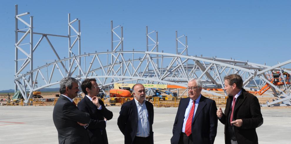 El vicepresidente del Gobierno de Aragón visita las instalaciones del aeropuerto de Teruel