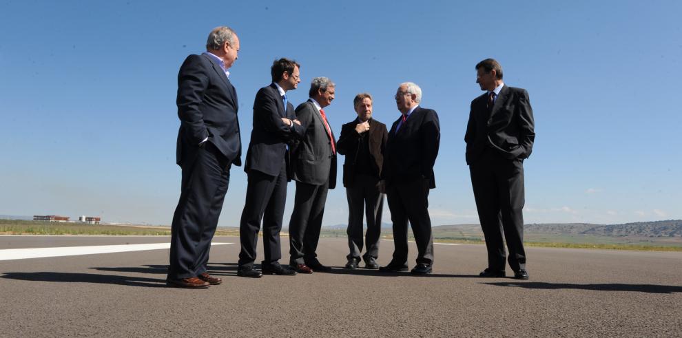 El vicepresidente del Gobierno de Aragón visita las instalaciones del aeropuerto de Teruel