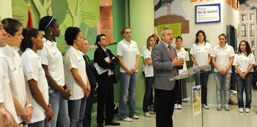 Las jugadoras del Mann Filter se suman a la sensibilización sobre el uso eficiente del agua 