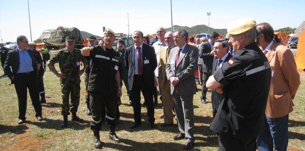 El consejero de Política Territorial, Justicia e Interior del Gobierno de Aragón, Rogelio Silva, acompañado por el director general de Interior, Javier Artajo ha asistido a la simulación de una emergencia de interés nacional como consecuencia de una catás