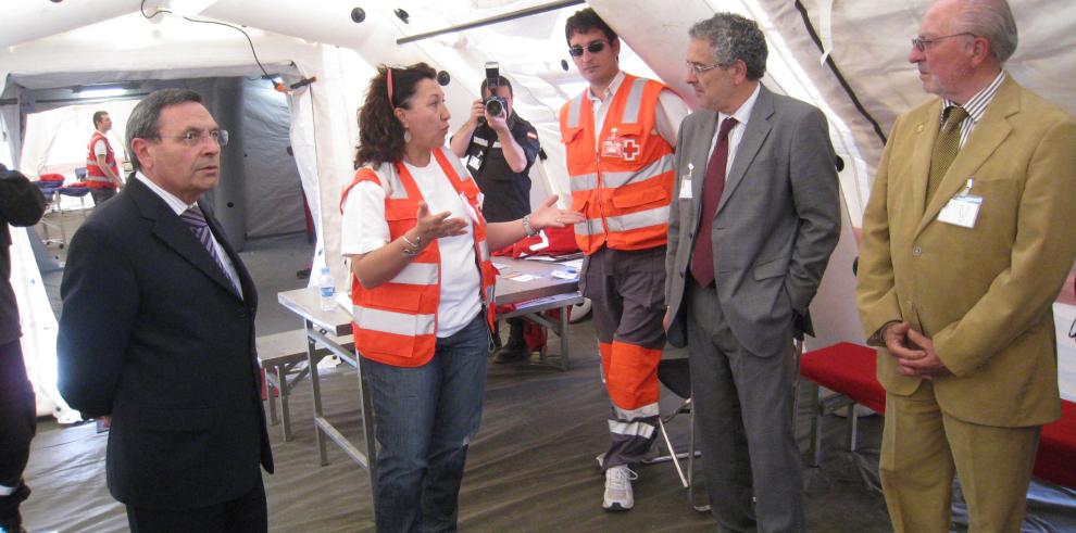 El consejero de Política Territorial, Justicia e Interior del Gobierno de Aragón, Rogelio Silva, acompañado por el director general de Interior, Javier Artajo ha asistido a la simulación de una emergencia de interés nacional como consecuencia de una catás