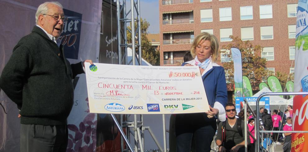 Serrat ha asistido a la XIV Carrera de la Mujer de Zaragoza