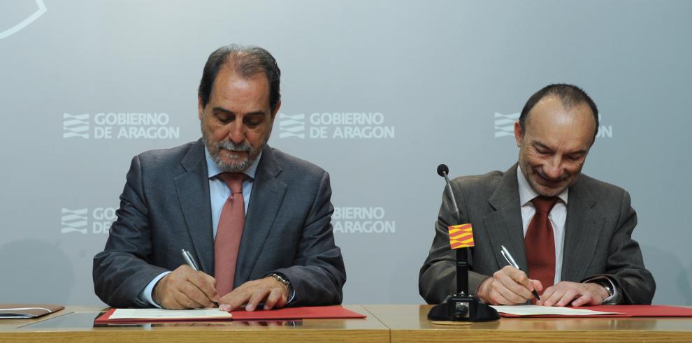 El consejero de Ciencia, Tecnología y Universidad y el director general de la CARTV han firmado un convenio de colaboración en materia de investigación audiovisual