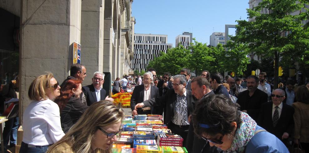 El Día del Libro reúne a 70 librerías y editoriales en el Paseo de la Independencia 