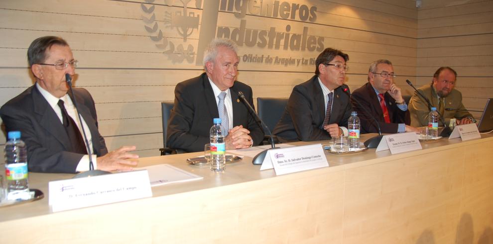 El consejero de Industria visita la nueva sede del Colegio de Ingenieros Industriales de Aragón y La Rioja