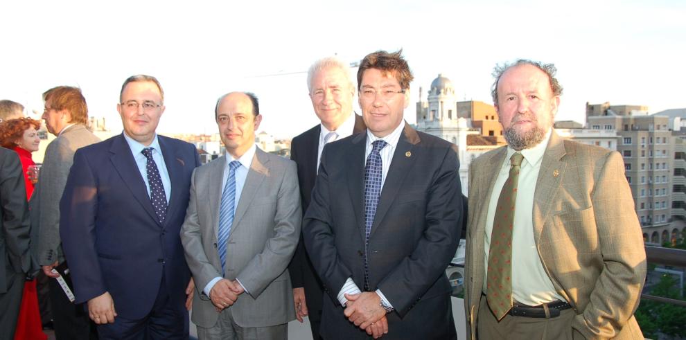 El consejero de Industria visita la nueva sede del Colegio de Ingenieros Industriales de Aragón y La Rioja