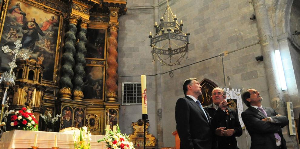 El presidente de Aragón ha visitado en Gea de Albarracín  el nuevo centro de visitantes del Acueducto Romano